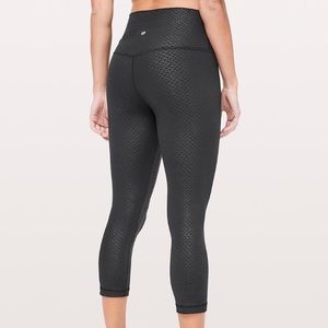 NWT 🖤 SOLD OUT Lululemon Emboss Black Align 21”